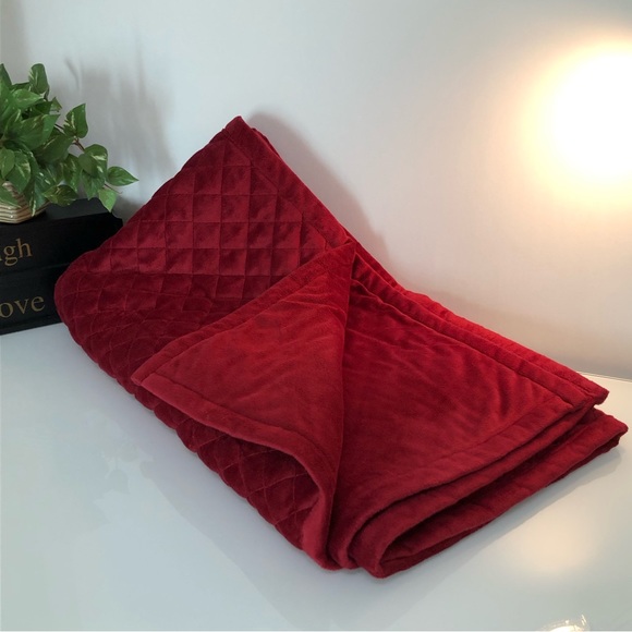 Soft Diamond Stitched Throw - Picture 2 of 7
